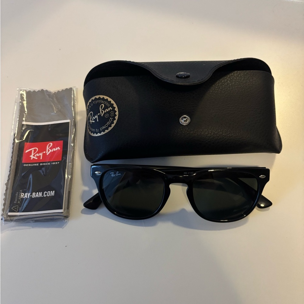 Ray-Ban Classic Black Sunglasses with Case